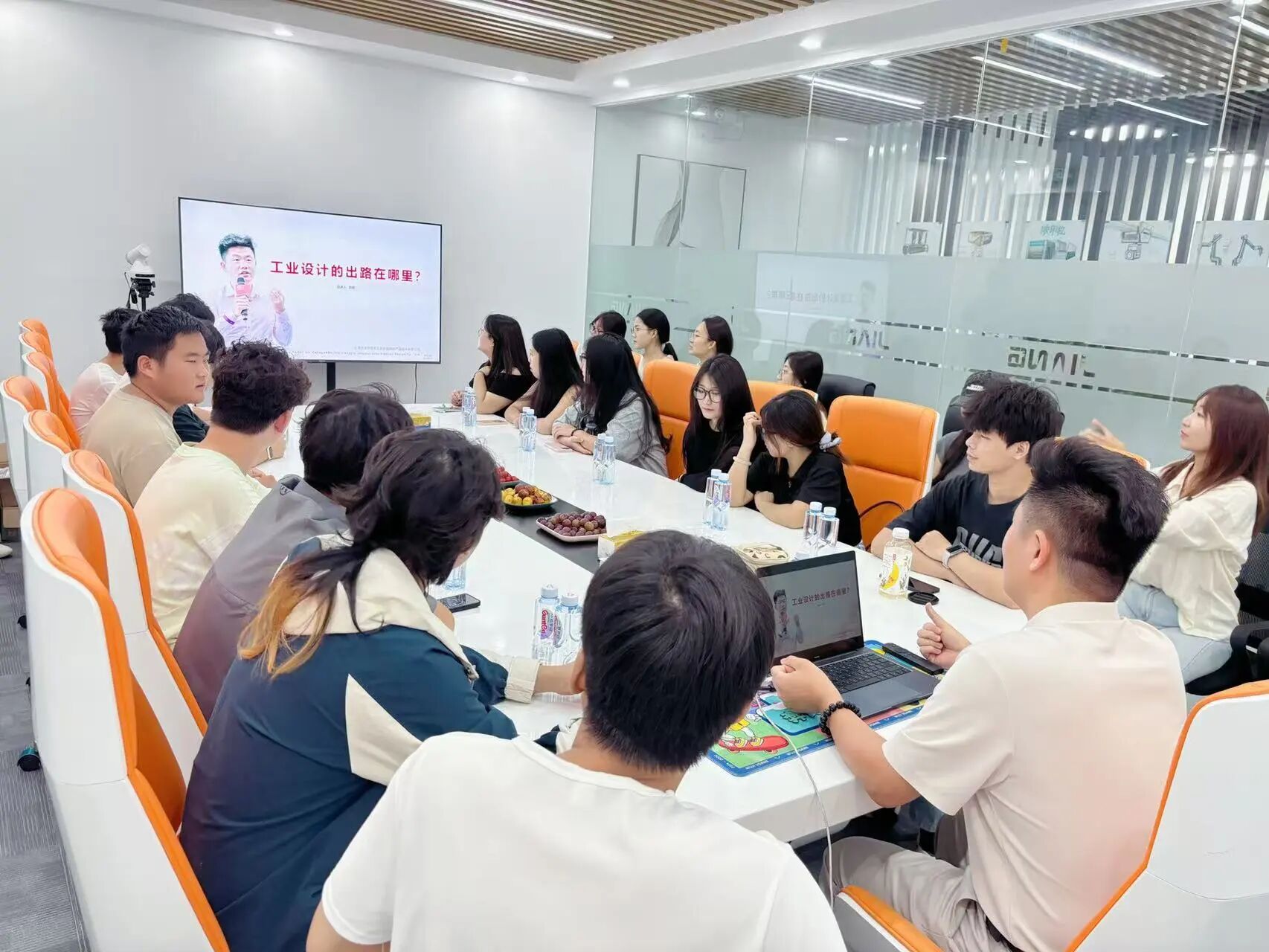 北海藝術(shù)設計學院師生走進匠品設計--探討工業(yè)設計的出路在哪里？
